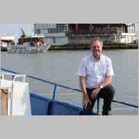 905-2098 Ostpreussenreise 2010, Buergermeister Dr. Harald Behrens im Hafen von Nidden.jpg
